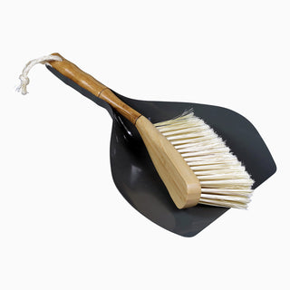 Skyffel och sopborste