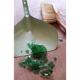 Skyffel och sopborste