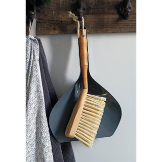 Skyffel och sopborste