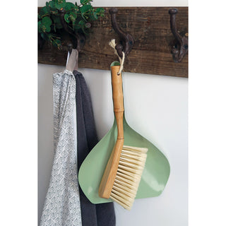 Skyffel och sopborste